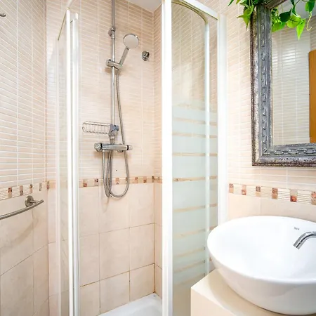 Atico De Lujo Plaza Ayuntamiento Apartment *